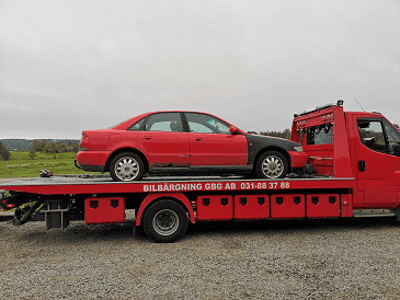 Miljöaktivister i Fjärås vill stoppa bytet av avgasventil på bilskrot i Audi-TT