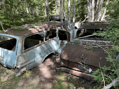 En kasserad Ford-Fairlane återvinnes med ersättning av bilskrot i Partille